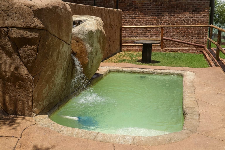 6 Bedroom Property for Sale in Bloemhof North West
